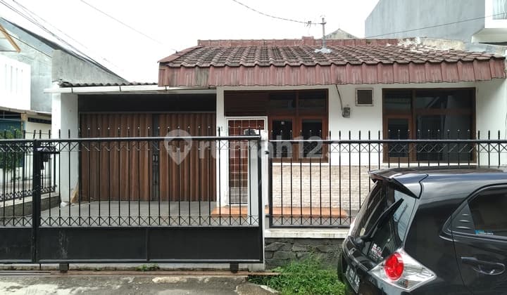 Rumah Sudah Renovasi Kontrakan SHM - Sertifikat Hak Milik di jalan kembar tengah, Regol Unfurnished