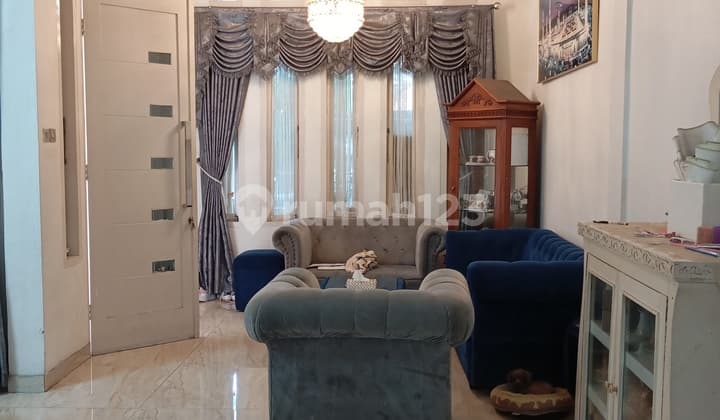 Shm House on Jl. Kembar Viii, Cigereleng, Regol, Bandung City, West Java, Indonesia, 40253, West Bandung Needs Minor Renovation