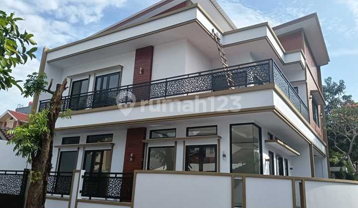 Rumah Modern Minimalis Brand New di Kencana Loka Hoek, Bsd