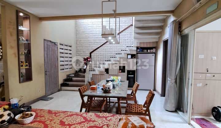 Jual Cepat Rumah 2 Lantai Semi Furnish di Nusaloka Bsd