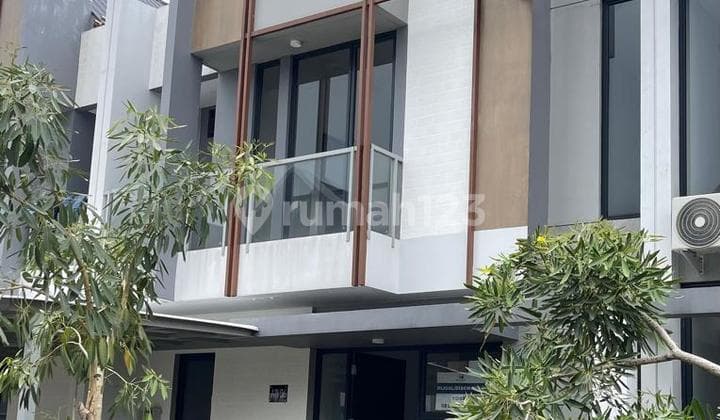 Disewakan Rumah Modern 2 Lantai di Cluster Yuthica, BSD
