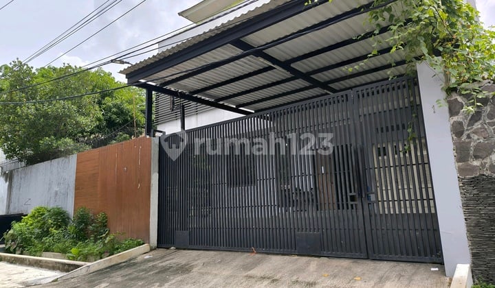 Commercial Hook for Sale in Bukit Barisan near Arjuna and Petemon streets.