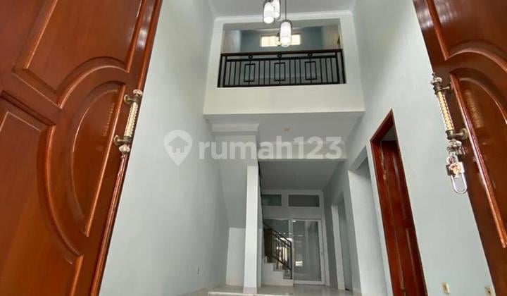 Dijual Rumah Minimalis Classic 2 Lantai di Taman Royal Tangerang