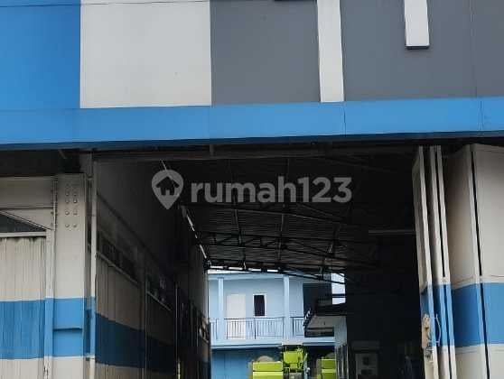 Dijual Cepat Ex Showroom/bengkel 2 Lantai Daerah Cipondoh, Hgb