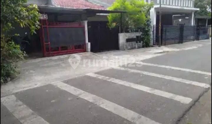 DIJUAL Rumah 2 lantai di Jaksel strategis