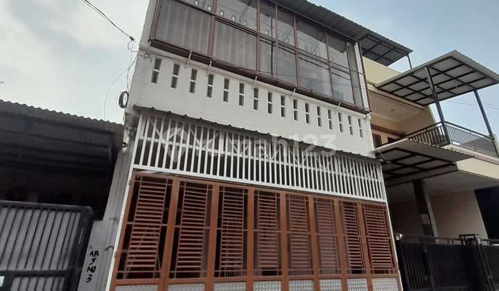 Di Jual Rumah 4 Lantai Siap Huni