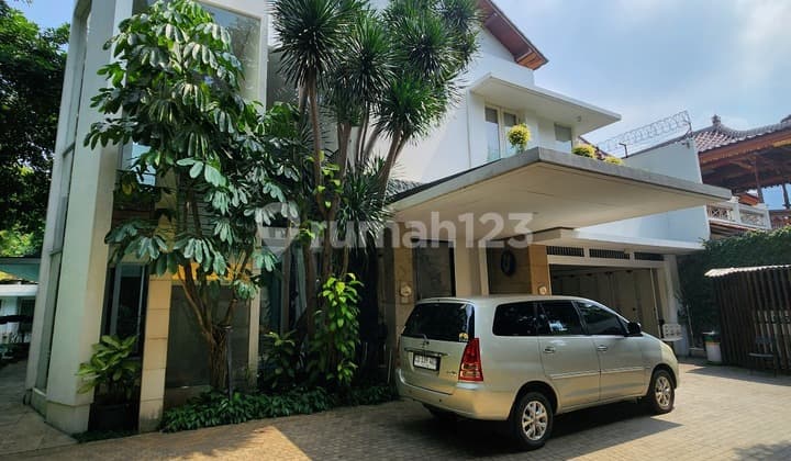 Rumah Bagus 2 Lantai di Kebayoran Baru
