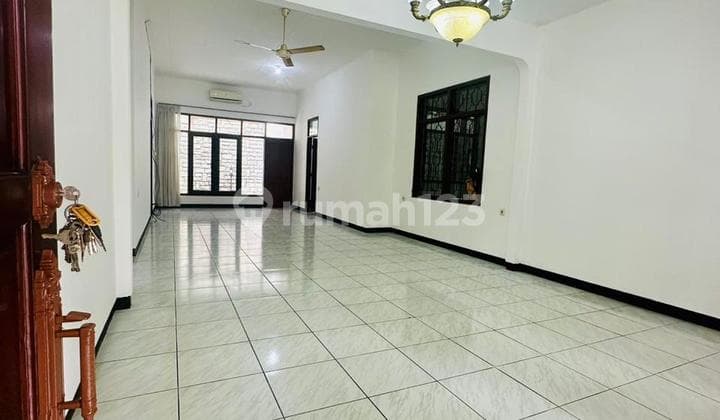 Rumah Hunian 3Kt Strategis, di Kebayoran Baru