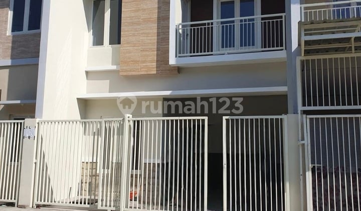 Rumah 2 LT Full Renov Tdk Mblusuk Kutisari Surabaya Dekat Uk Petra & Polda
