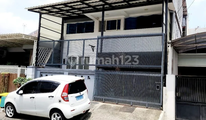 Rumah Kos 3 Lantai 14 Kamar Tidur Kokoh Terawat di Rungkut Mejoyo Surabaya