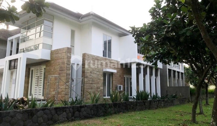 Rumah Hook Golf View Diamond Hill Citraland Surabaya