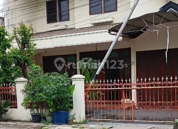 Rumah 2 Lt Megah Siap Huni Di Raya Batok Wates Mojokerto