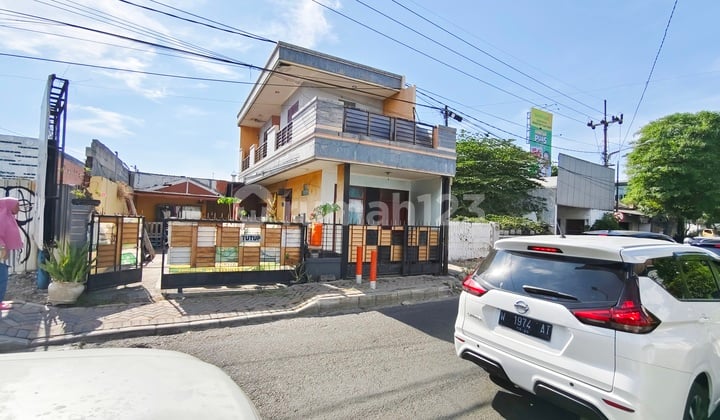Rumah 2 Lt Nol Ry Menur Surabaya Dekat Pusat Bisnis Kertajaya, Samsat & Galaxy Mall, Cocok untuk Kantor / Usaha / Kos