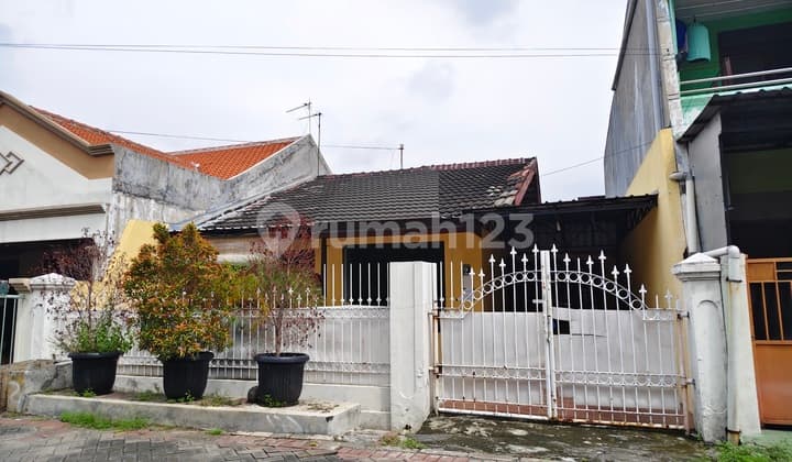 Well-Maintained House Ready to Occupancy, 173 M2 Area in Semolowaru Elok, Surabaya