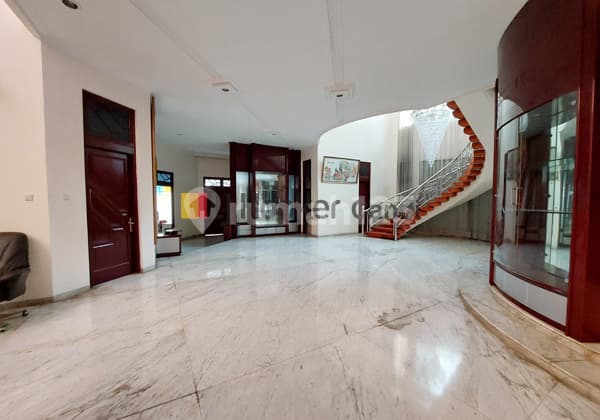 Rumah Mewah di Jl Mawar Semarang