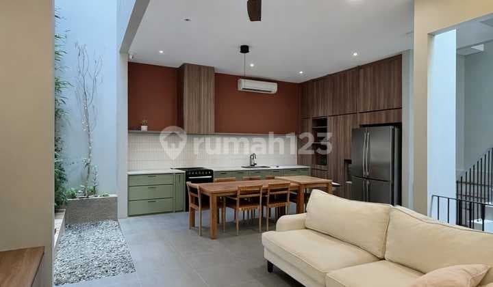 Rumah Baru Renovasi Dalam Komplek di Lebak Bulus, Jakarta Selatan