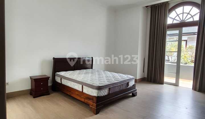 Rumah, 2 Lantai di Bangka, Jakarta Selatan Ada Kolam Renang