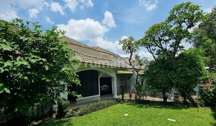 Rumah, 1 Lantai di Kemang, Jakarta Selatan Halaman Luas