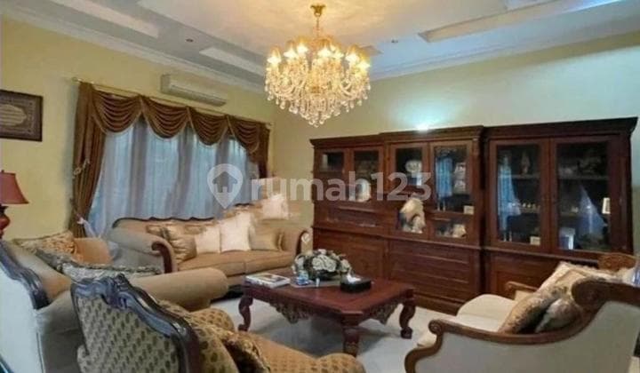 Rumah Siap Huni di Menteng, Jakarta Pusat 7 Kamar Tidur