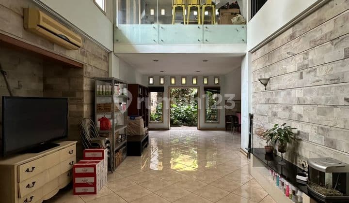 Rumah Senopati Kebayoran Baru, Jakarta Selatan