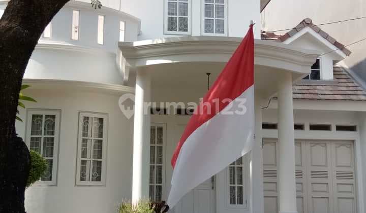 Disewakan Rumah Semi Furnish di Cluster Taman Simpruk, Lippo Cikarang - Lingkungan Asri & Nyaman