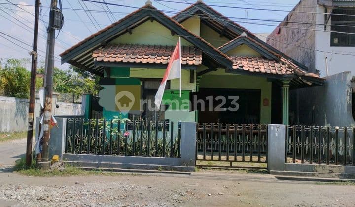Rumah di Area Strategis