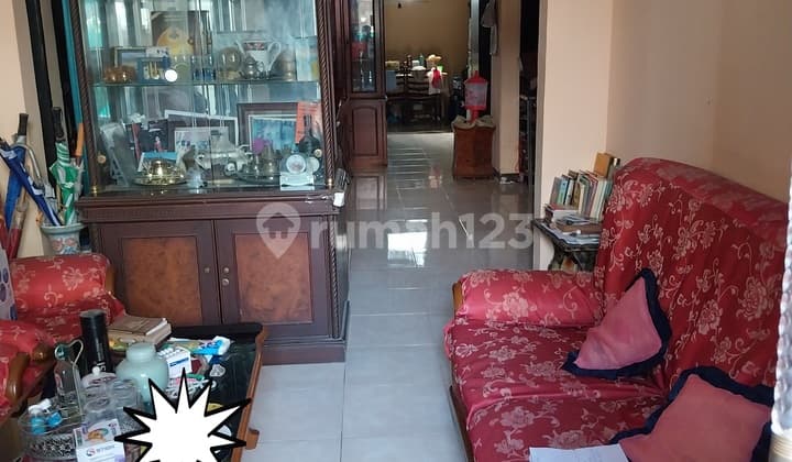 Rumah Keluarga Dekat Masjid