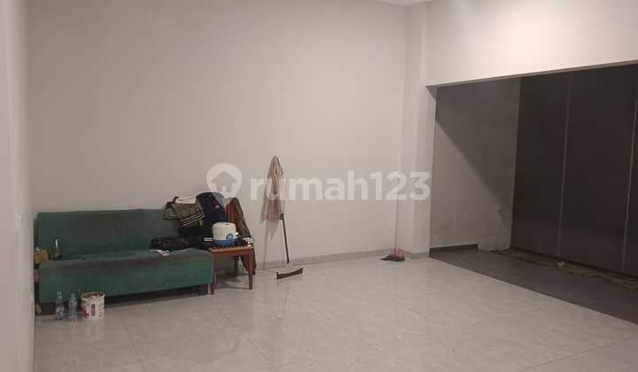 Rumah Dijual Metland Puri 2 Lantai SHM Strategis Cluster