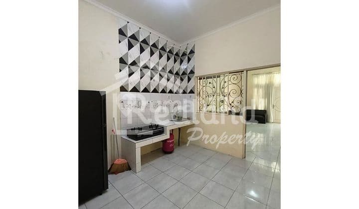 Rumah di Graha Padma , Semarang (De 7012 )