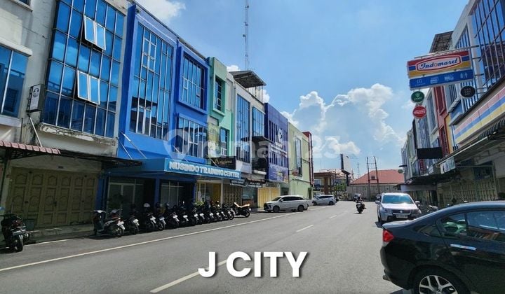 Disewa Ruko 3 Tingkat Komplek J City Medan Johor