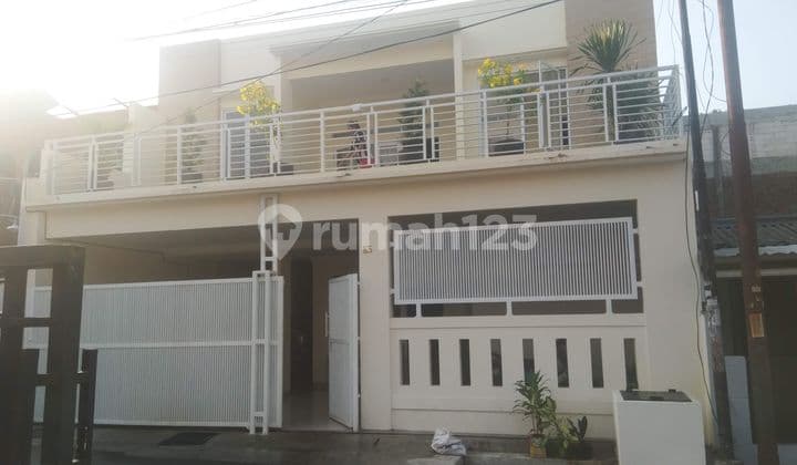 Dijual Cepat Rumah Semi Furnished Row Jalan Lega di Joglo
