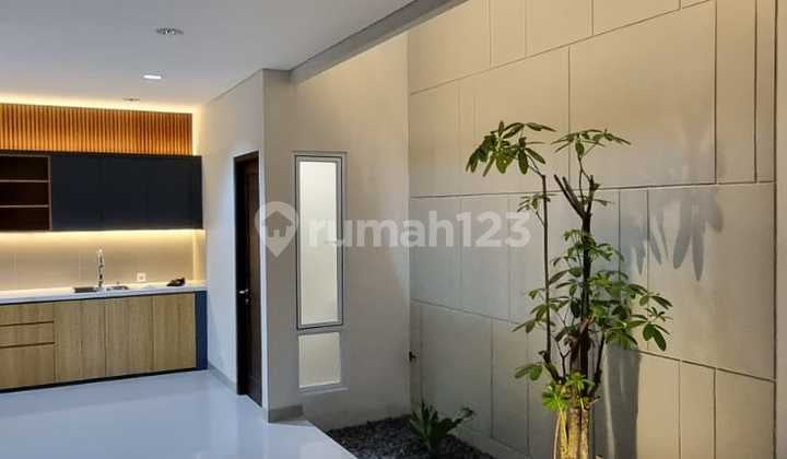 Rumah Desain Tropical Modern Brand New di Duri Kepa