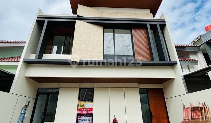 New Ready-to-Occupy 2-Story House in Metland Puri