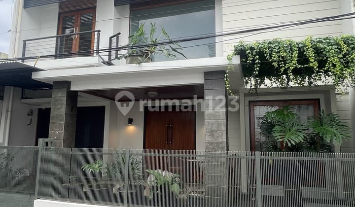 Dijual Rumah Rapi Siap Huni Depan Taman di Komplek Dki Joglo