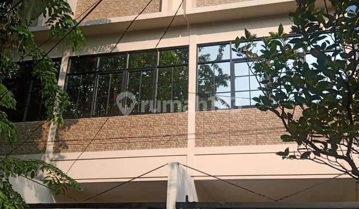 Dijual Rumah Baru Row Jalan 1 Mobil di Lokasi Strategis Tanjung Duren