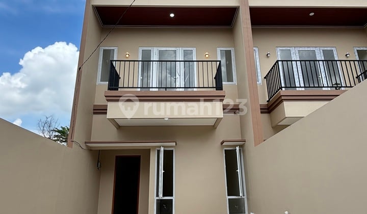 Dijual Rumah Brand New 2 Lantai Bebas Banjir di Meruya Selatan