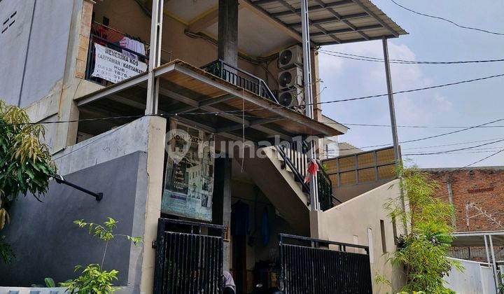 Dijual Bangunan Kos Lokasi Strategis Jakarta Timur 12 Kamar Akses Mudah