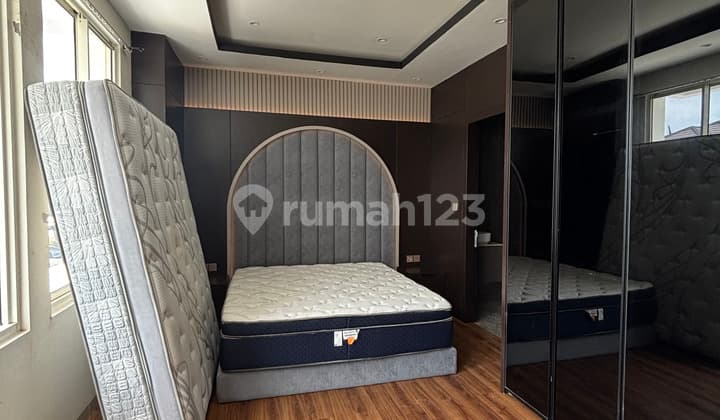 Rumah Hoek di Cluster Flamingo The Springs Summarecon Serpong, Tangerang