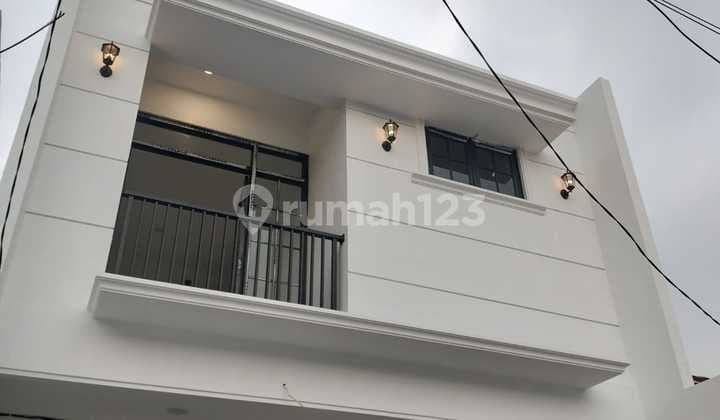 Rumah 2 Lantai Modern Classic di Kencana Loka Bsd, Tangerang Selatan