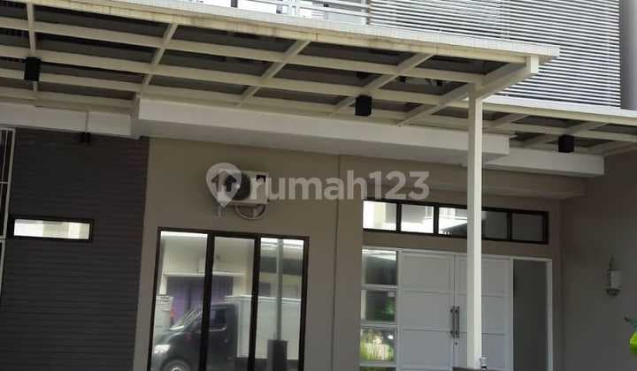 Beautiful 2-Story House in Panakukang Town House, Makassar