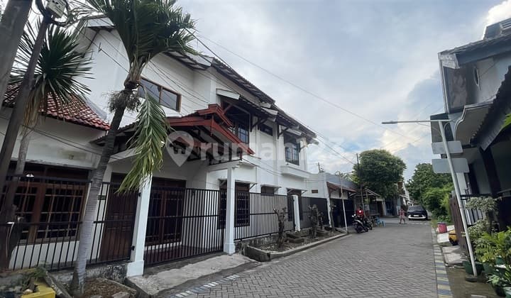 Jual Rumah Hook 2Lantai Terawat Siap Huni Selangkah ke Sby