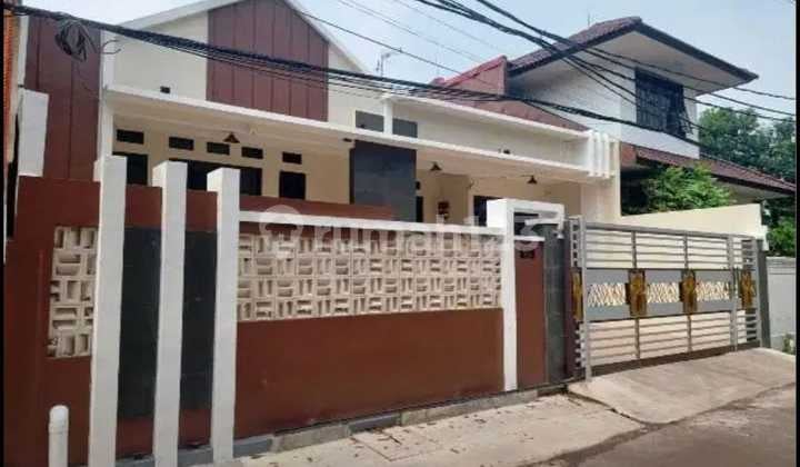 Di Jual Rumah Mewah Semi Furnish Ada Kolam Renang Strategis Harga Terbaik di Pondok Kelapa Jakarta Timur