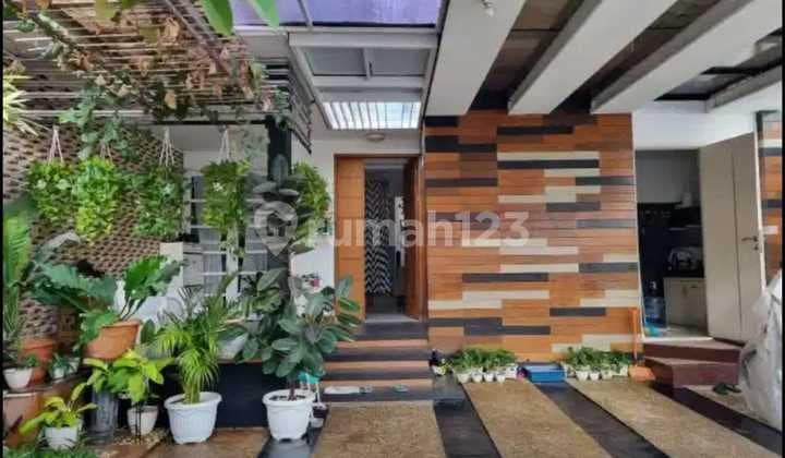 Di Jual Rumah Bagus Mewah 2 Lantai Strategis Siap Huni Bebas Banjir di Pondok Bambu Jakarta Timur