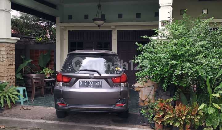 Rumah Cukup Besar Satu Lantai di Kelilingi Taman Depan Belakang Membuat Nyaman Tidur Tanpa Ac Pun Adem