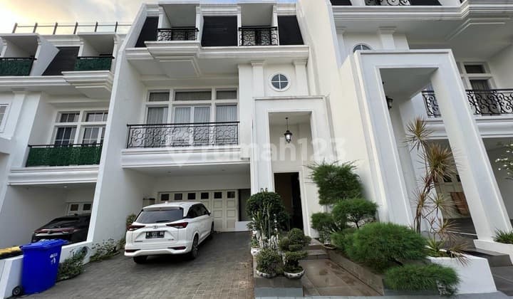 DiJual Rumah Mewah Luas Strategis Nyaman Bebas Banjir di Kembangan Jakarta Barat