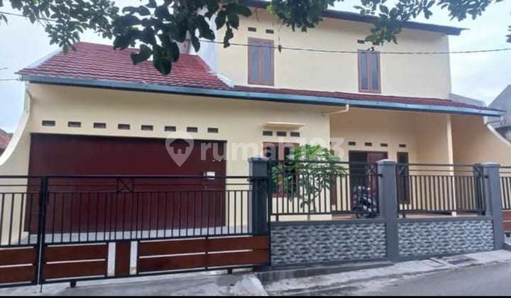 Disewakan Rumah 2 Lantai Cocok untuk Kantor