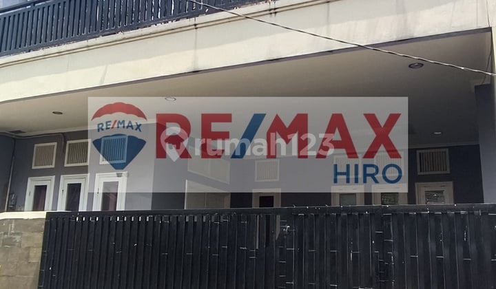 Dijual Rumah 3 Lantai Bebas Banjir, Siap Huni, Semi Furnished, Pekayon, Bekasi Rumah Bagus di Pekayon SHM - Sertifikat Hak Milik