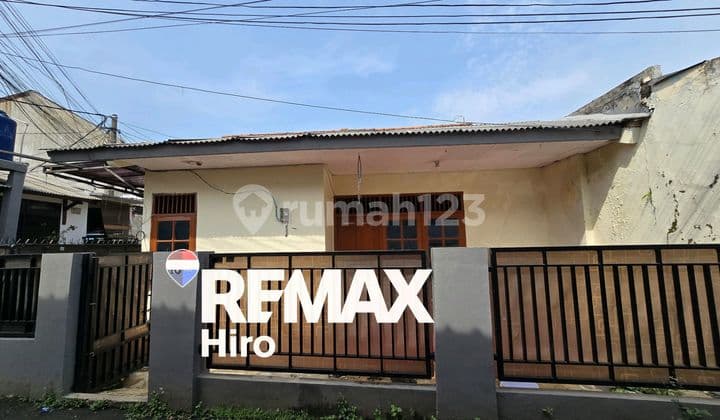 For Sale Rumah di Wilayah Jatiwaringin yang Asri dengan Pemandangan Permukiman Warga. Properti 1 Lantai Bergaya Minimalist Modern Ini Berada di Lingkungan Strategis Rumah SHM di Jatiwaringin