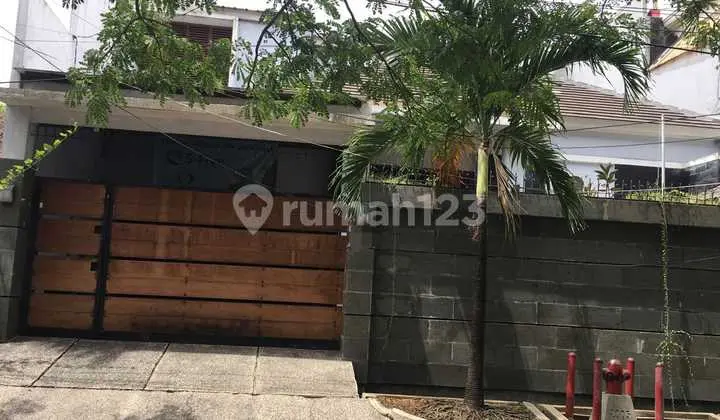 House for Sale in a Strategic Area Near BCA Bank, Schools, Hospitals & Culinary Spots - Cempaka Putih, East Jakarta