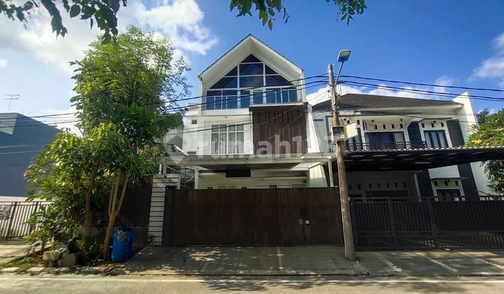 Kelapa Gading - Rumah Minimalis 3 Lantai Perum Imperial Gading